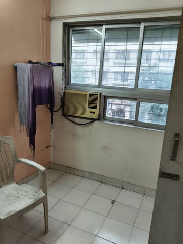 Room in 1 BHK Apartment at Vile Parle West – for Rent