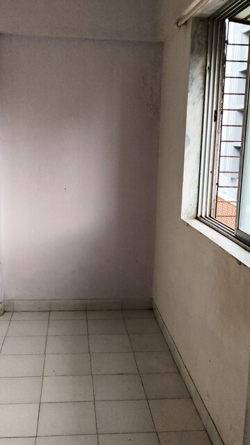 Room in 1 BHK Apartment at Vile Parle West – for Rent