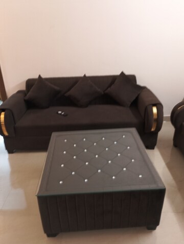 Team Area in 2 BHK Apartment at Suncity Avenue 76, Sector 76 – for Rent
