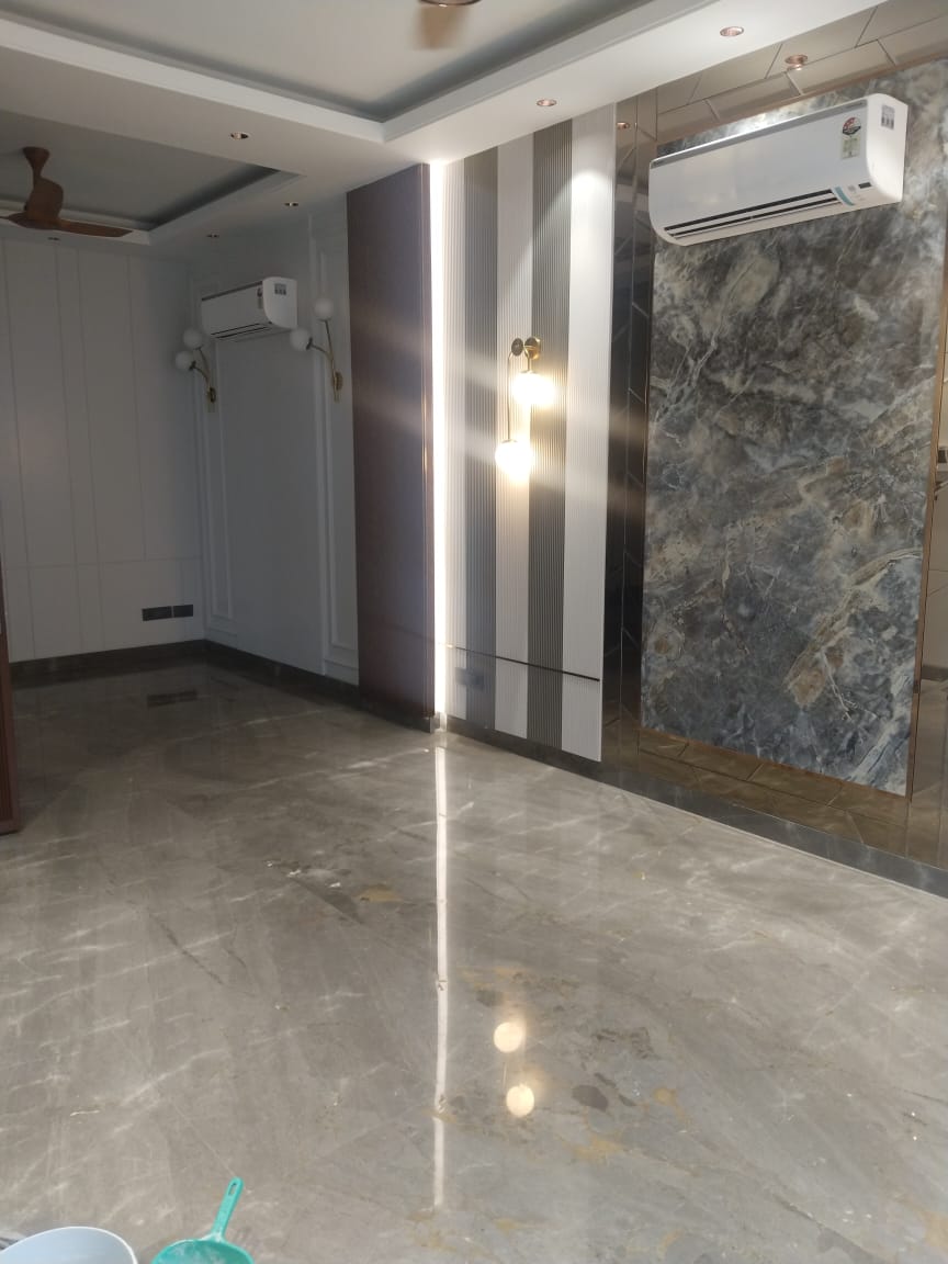 3 BHK + Pooja Room,Study Room,Extra Room Apartment For Sale in RWA Chittaranjan Park Block R