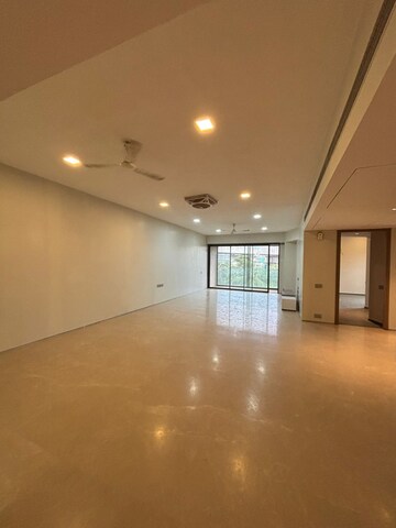 Room in 4 BHK Apartment at Rustomjee Elements, Andheri West – for Rent