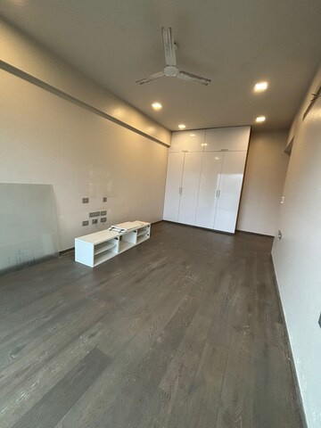 Room in 4 BHK Apartment at Rustomjee Elements, Andheri West – for Rent