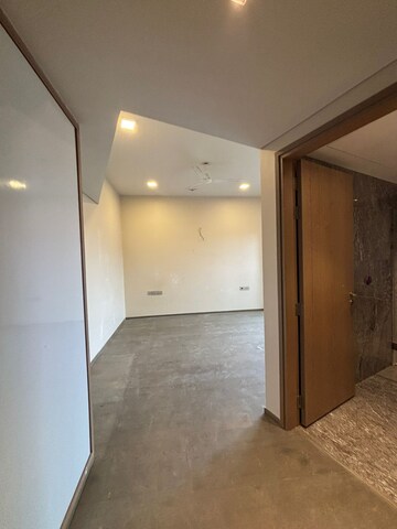 Room in 4 BHK Apartment at Rustomjee Elements, Andheri West – for Rent