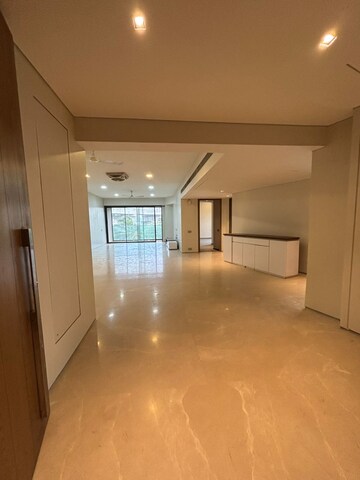 Room in 4 BHK Apartment at Rustomjee Elements, Andheri West – for Rent