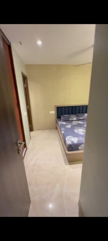 Room in 1 BHK Apartment at Hiranandani Regent Hill, Powai – for Rent
