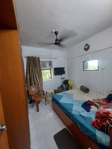 Master Bedroom in 2 BHK Apartment at Andheri West – for Rent