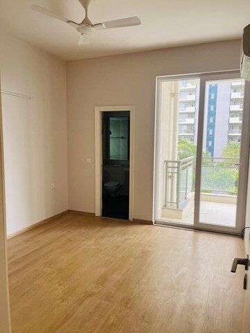 Room in 3 BHK Apartment at Sector 81 – for Sale