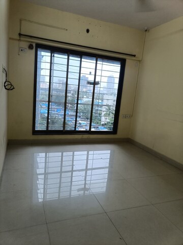 Room in 2 BHK Apartment at Dn Nagar – for Rent