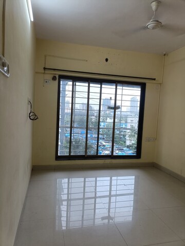 Room in 2 BHK Apartment at Dn Nagar – for Rent