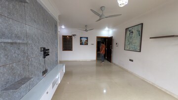 Room in 2 BHK Apartment at Kalpataru Hills, Manpada – for Rent