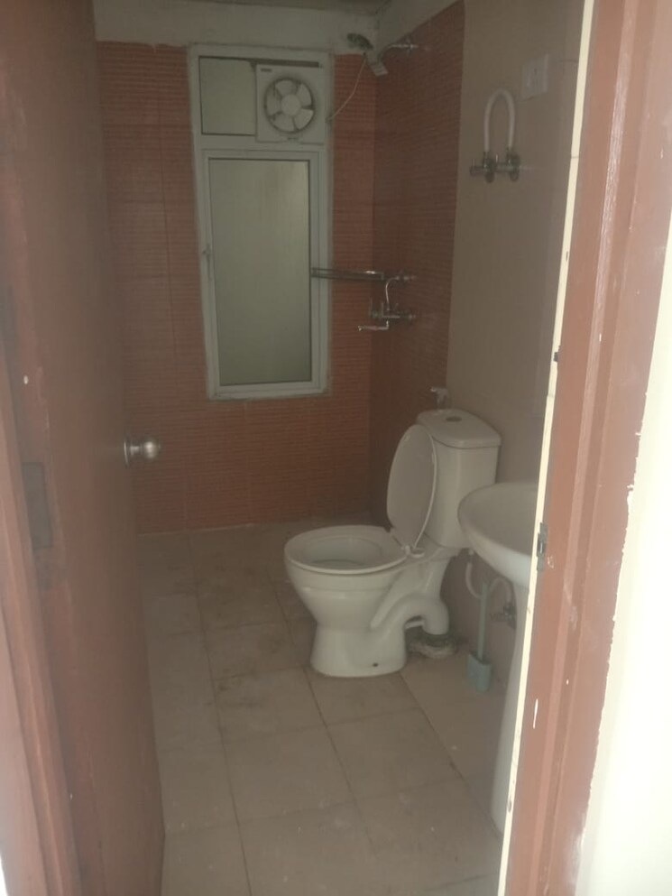 Bathroom, mahagun-mywoods 2 Bedroom 960 Sq.Ft. Apartment In Sector 16c Greater Noida Greater Noida 9092126