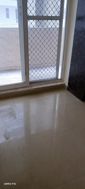 Room in 3 BHK Apartment at ACE Platinum, Zeta I Greater Noida – for Rent
