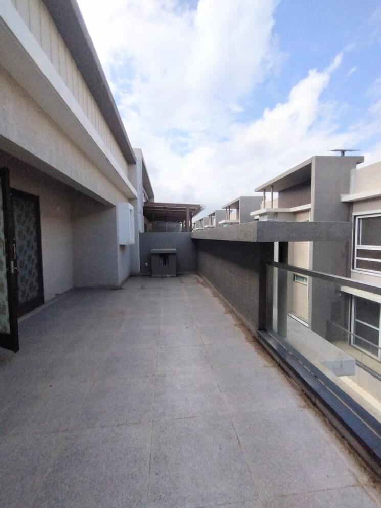  Parking, salarpuria-northland 5 Bedroom 3576 Sq.Ft. Villa In Hennur Bangalore 9092210