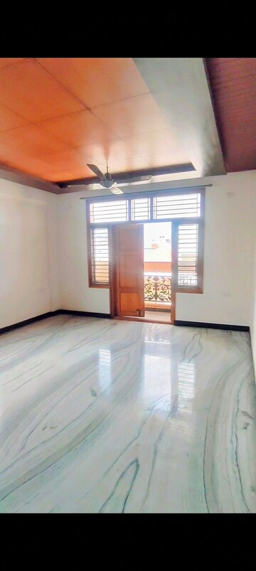 Room in 3 BHK Apartment at Hsr Layout – for Sale