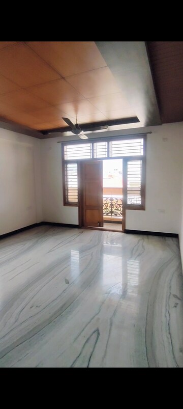 Room in 3 BHK Apartment at Hsr Layout – for Sale