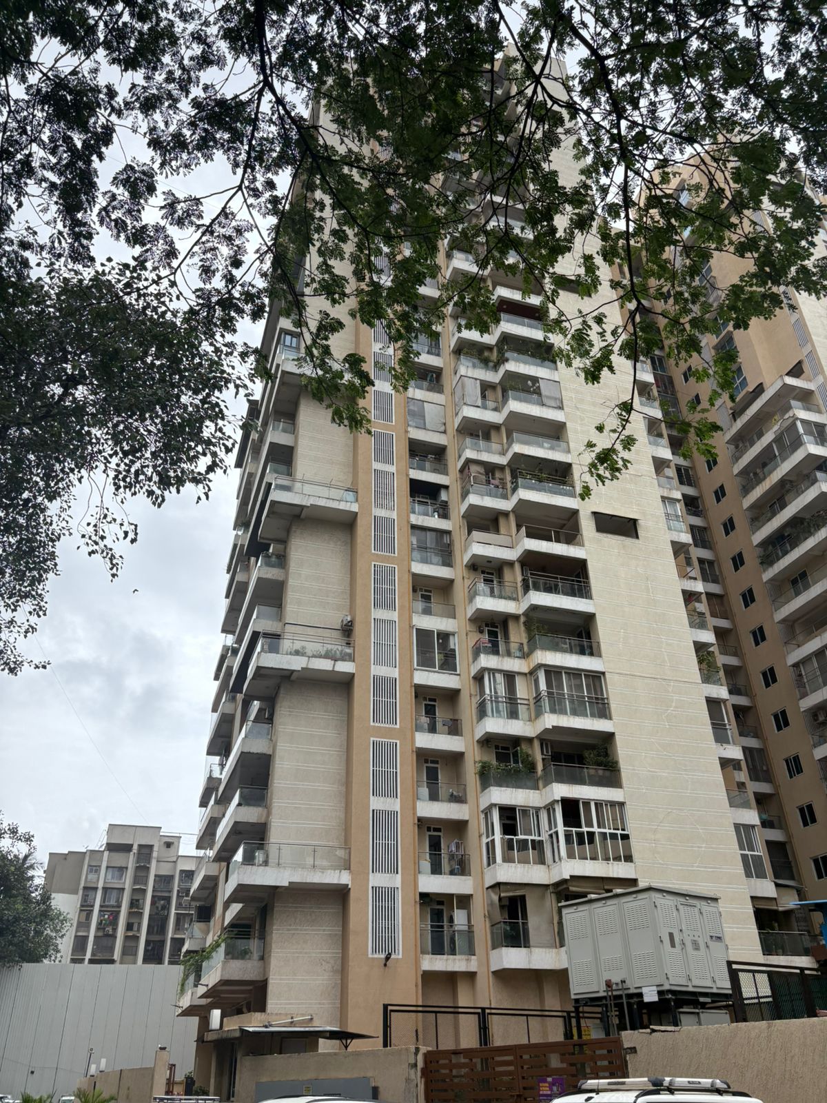 3 BHK + Extra Room Apartment For Sale in MIG Colony Bandra
