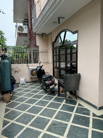 Parking in 4 BHK Independent House at Sainik Colony – for Rent