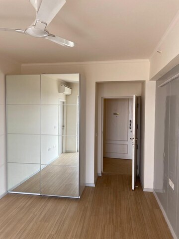 Room in 3 BHK Apartment at DLF The Skycourt, Sector 86 – for Sale