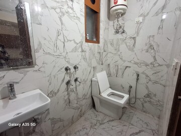 Bathroom in 1 BHK Builder Floor at Saket – for Rent