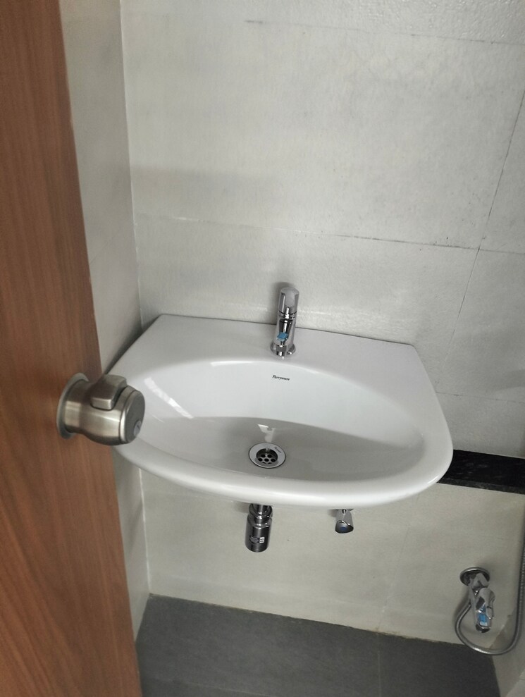 Bathroom, ekta-california 4 Bedroom 3705 Sq.Ft. Apartment In Nibm Road Pune 9092307