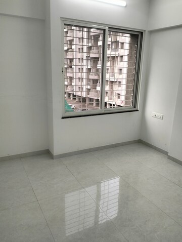 Room in 4 BHK Apartment at Ekta California, Nibm Road – for Rent