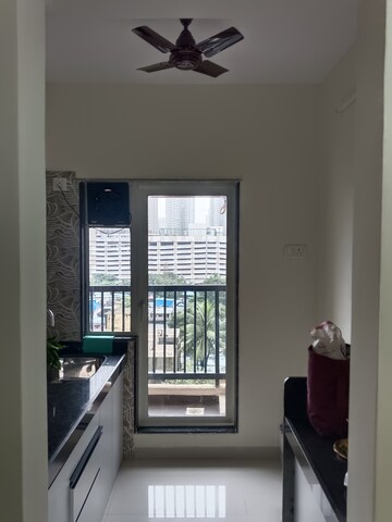 Room in 1 BHK Apartment at Raunak Residency Thane, Pokhran Road No One – for Rent
