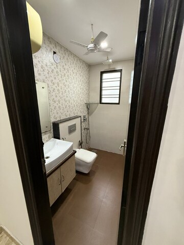 Bathroom in 2.5 BHK Builder Floor at RWA Residential Society Sector 46, Sector 46 – for Rent