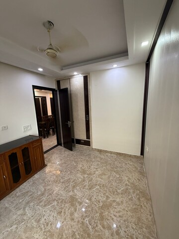 Room in 2.5 BHK Builder Floor at RWA Residential Society Sector 46, Sector 46 – for Rent