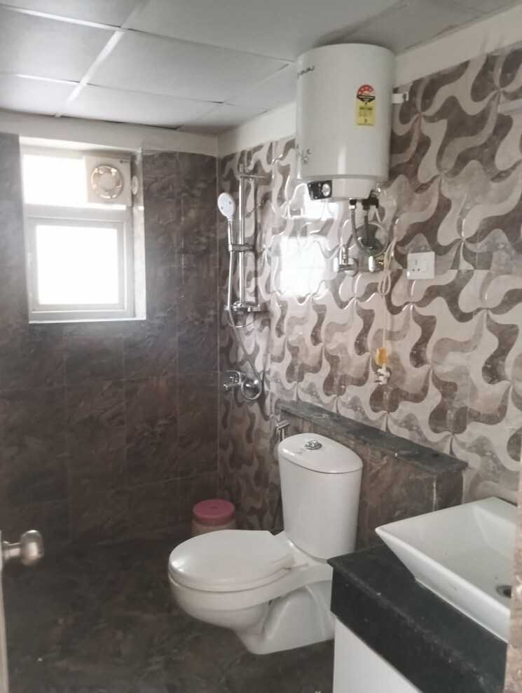 Bathroom, shri-radha-sky-park 3 Bedroom 1874 Sq.Ft. Apartment In Sector 16b Greater Noida Greater Noida 9092389