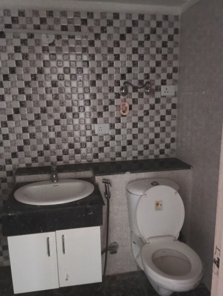 Bathroom, shri-radha-sky-park 3 Bedroom 1874 Sq.Ft. Apartment In Sector 16b Greater Noida Greater Noida 9092389