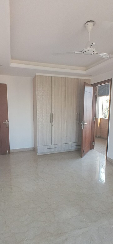 Room in 3 BHK Builder Floor at Kalkaji – for Sale