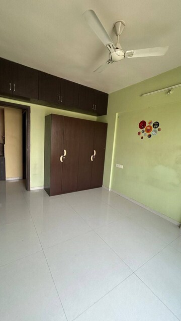 Room in 3 BHK Apartment at Welworth Tinseltown, Bavdhan – for Rent
