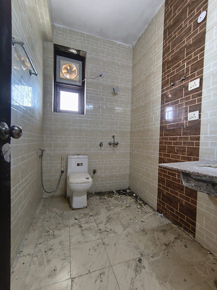Bathroom, the-chhatrapati-shivaji-cghs 3 Bedroom 1800 Sq.Ft. Apartment In Sector 45 Faridabad 9092402