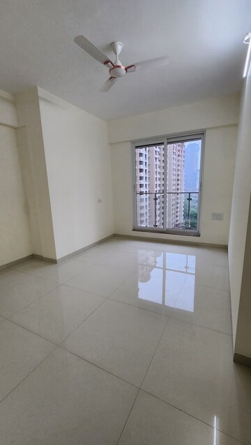 2 BHK Apartment For Rent in Lodha Luxuria Priva, Majiwada