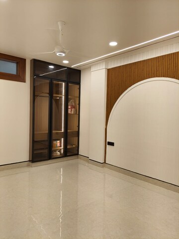 Room in 4 BHK Builder Floor at Sector 46 – for Sale