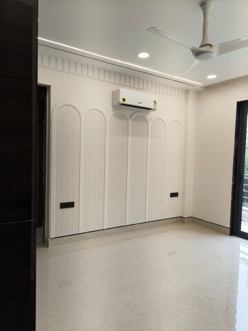 Building Lobby in 4 BHK Builder Floor at Sector 46 – for Sale