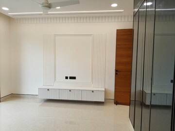 Building Lobby in 4 BHK Builder Floor at Sector 46 – for Sale