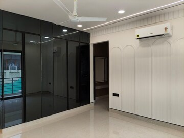 Building Lobby in 4 BHK Builder Floor at Sector 46 – for Sale