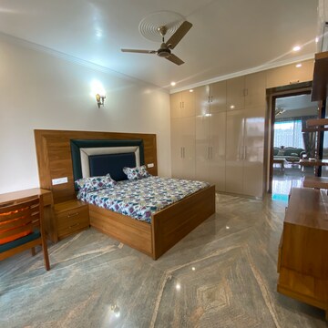 Living Room in 3 BHK Apartment at Sector 18 – for Rent