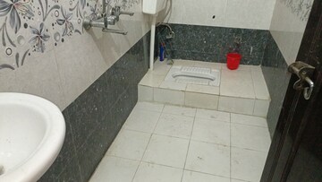Bathroom in 1 BHK Builder Floor at Vaishali Sector 3 – for Rent