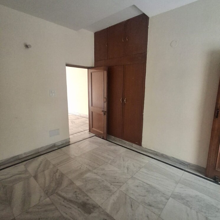 Room, sector 44 3 Bedroom 2250 Sq.Ft. Apartment In Sector 44 Chandigarh 9092454