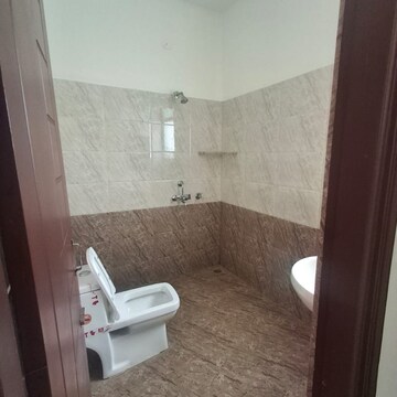 Bathroom in 3 BHK Apartment at Sector 44 – for Rent