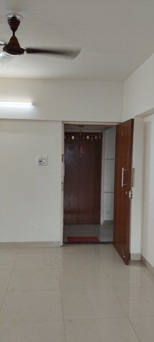 Room in 1 BHK Apartment at Godrej Horizon, Mohammadwadi – for Rent