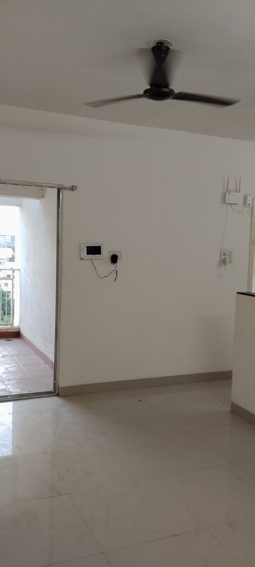 Room in 1 BHK Apartment at Godrej Horizon, Mohammadwadi – for Rent