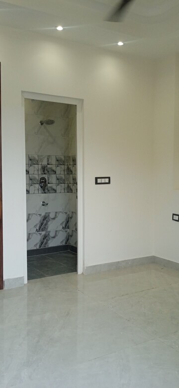 2 BHK Builder Floor For Sale in Mahavir Enclave
