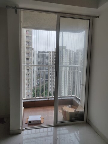 Room in 2 BHK Apartment at Raymond Ten X Habitat, Swastik Garden – for Rent