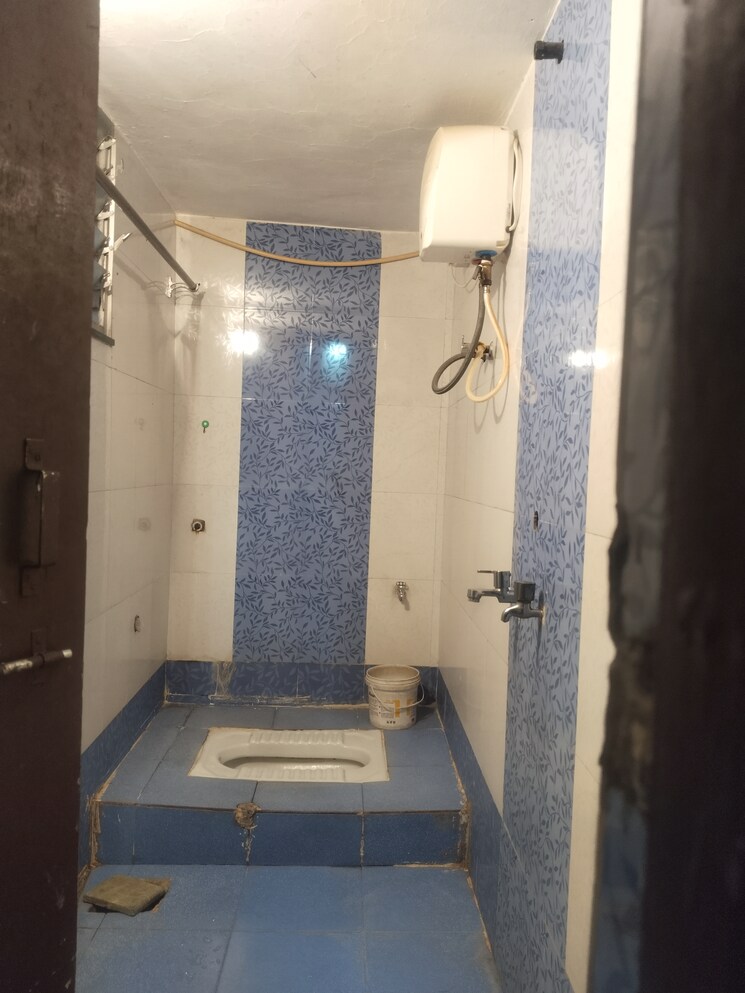 Bathroom, bhairav nagar 1 Bedroom 550 Sq.Ft. Apartment In Bhairav Nagar Pune 9092550
