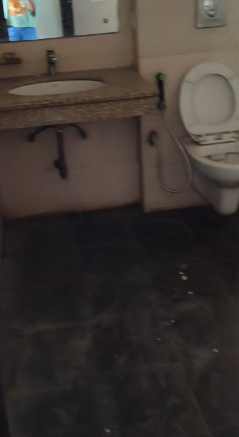 Bathroom, dasnac-the-jewel 3.5 Bedroom 2275 Sq.Ft. Apartment In Sector 75 Noida 9092630