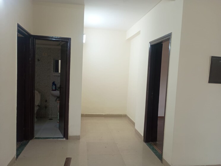 Room, bptp-district-phase-2 3 Bedroom 250 Sq.Yd. Apartment In Sector 84 Faridabad 9092634