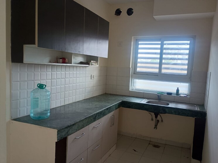 Kitchen, bptp-district-phase-2 3 Bedroom 250 Sq.Yd. Apartment In Sector 84 Faridabad 9092634